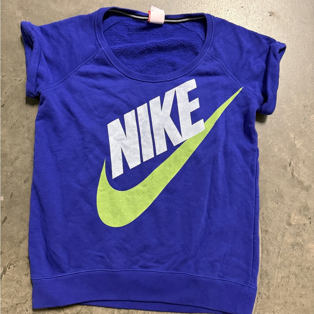 Nike Sweat Shirt Women size Small Purple Short Sleeve Running Training Sweater